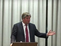 Tom speaking at Rider
